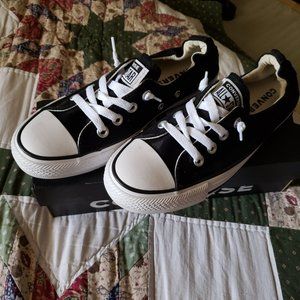 NWT Women's size 7 Converse Black & White